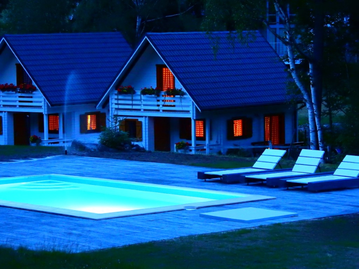 BASEN_by_night_DSCN2179JPG_-_dobre_GD_redni