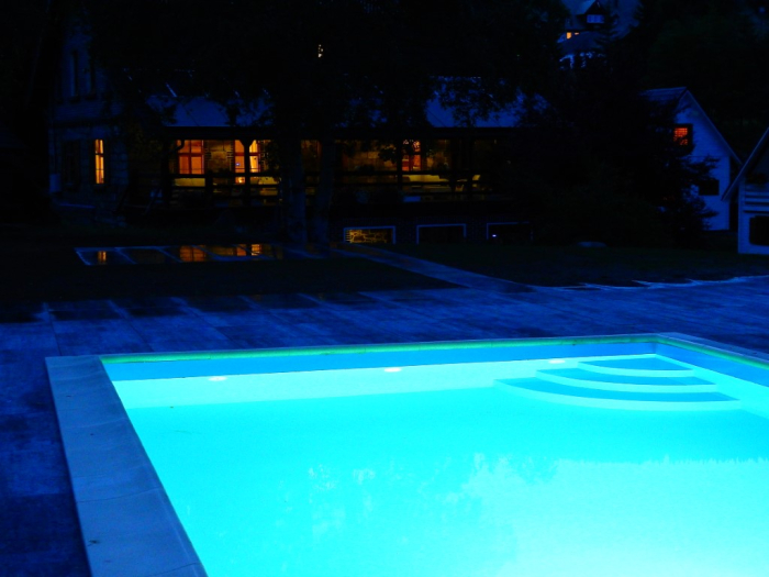 BASEN_by_night_DSCN2189JPG_-_dobre_DnP_redni